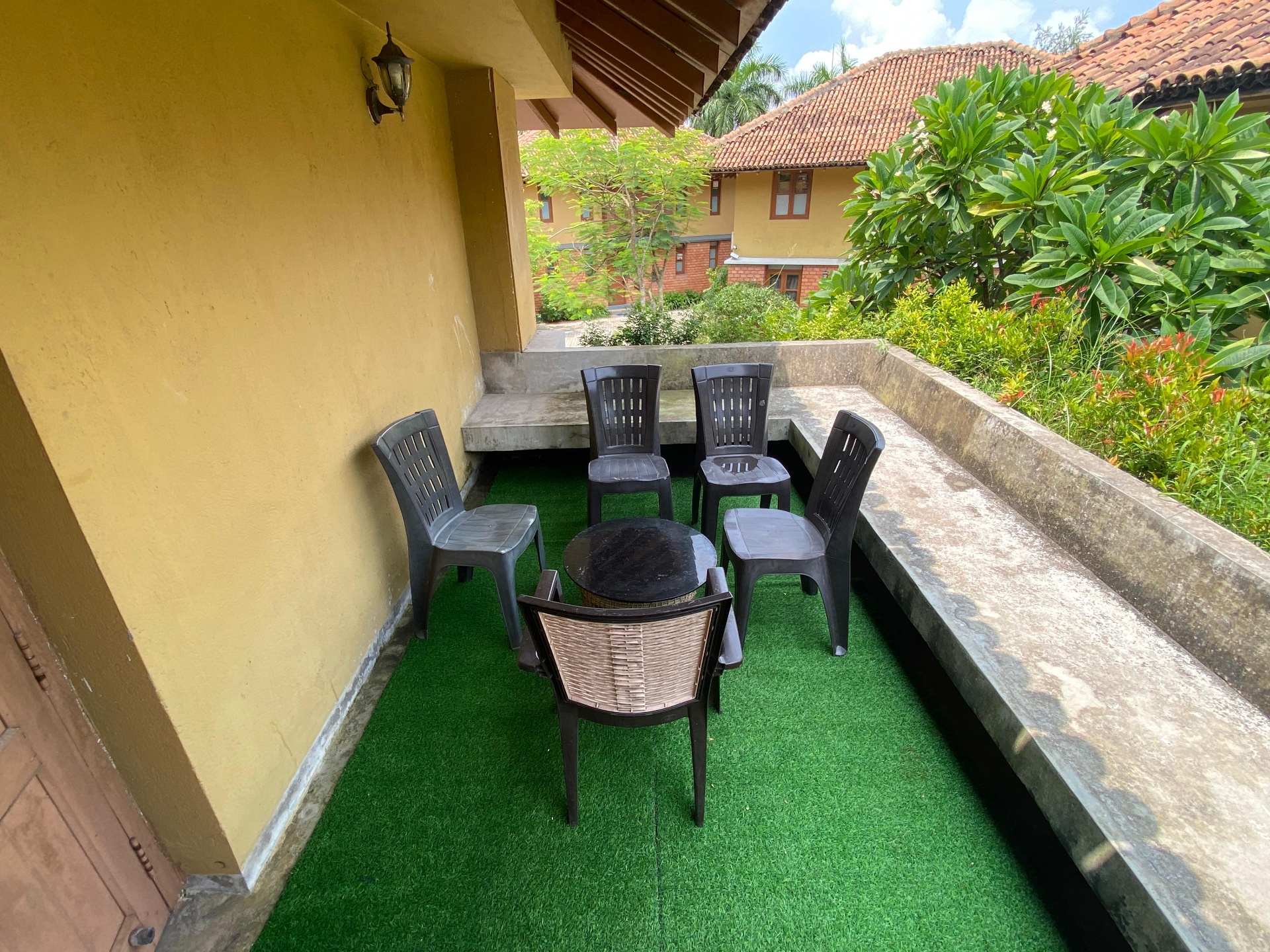 Private balcony with garden view