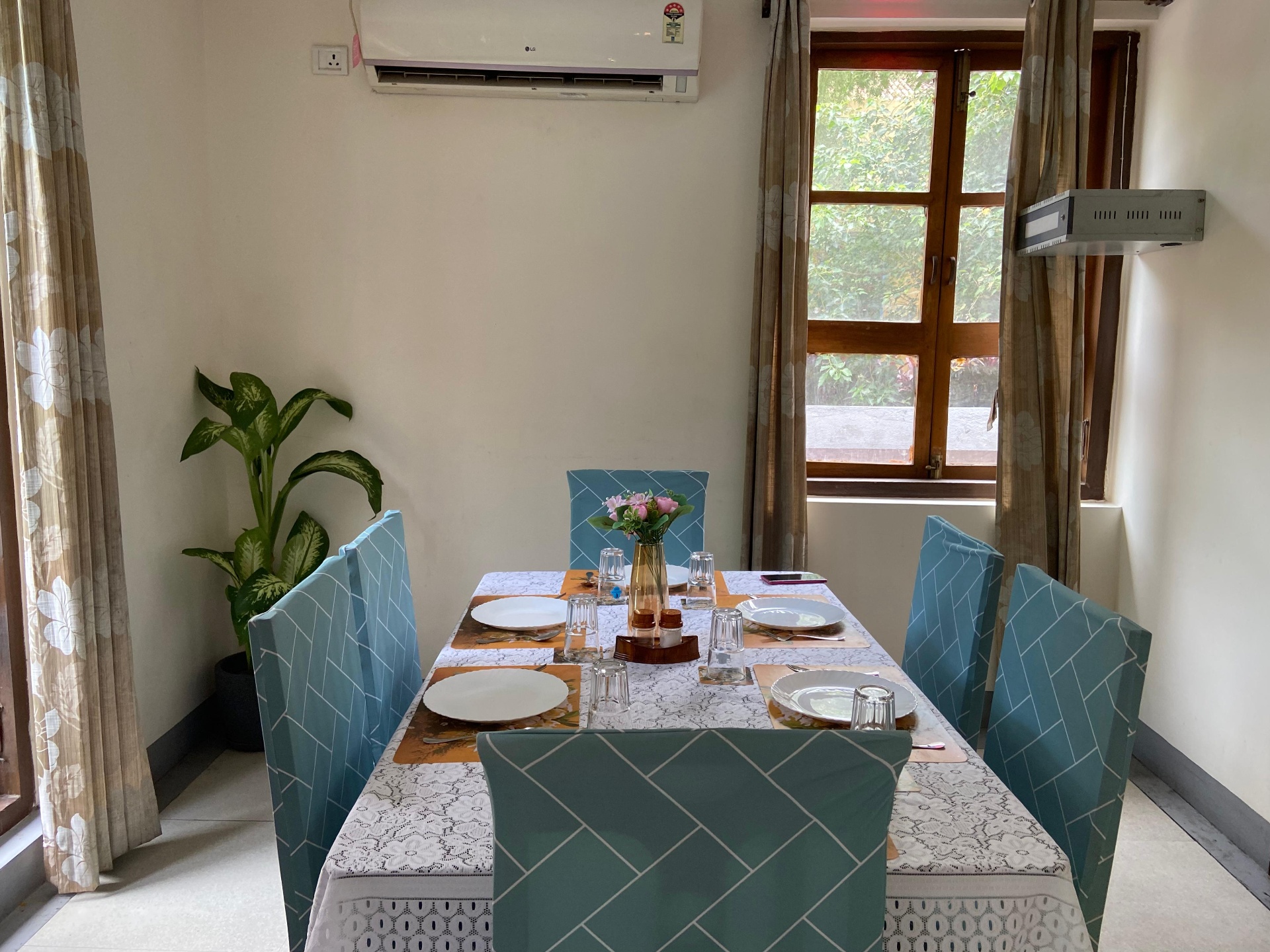 Formal dining set for six