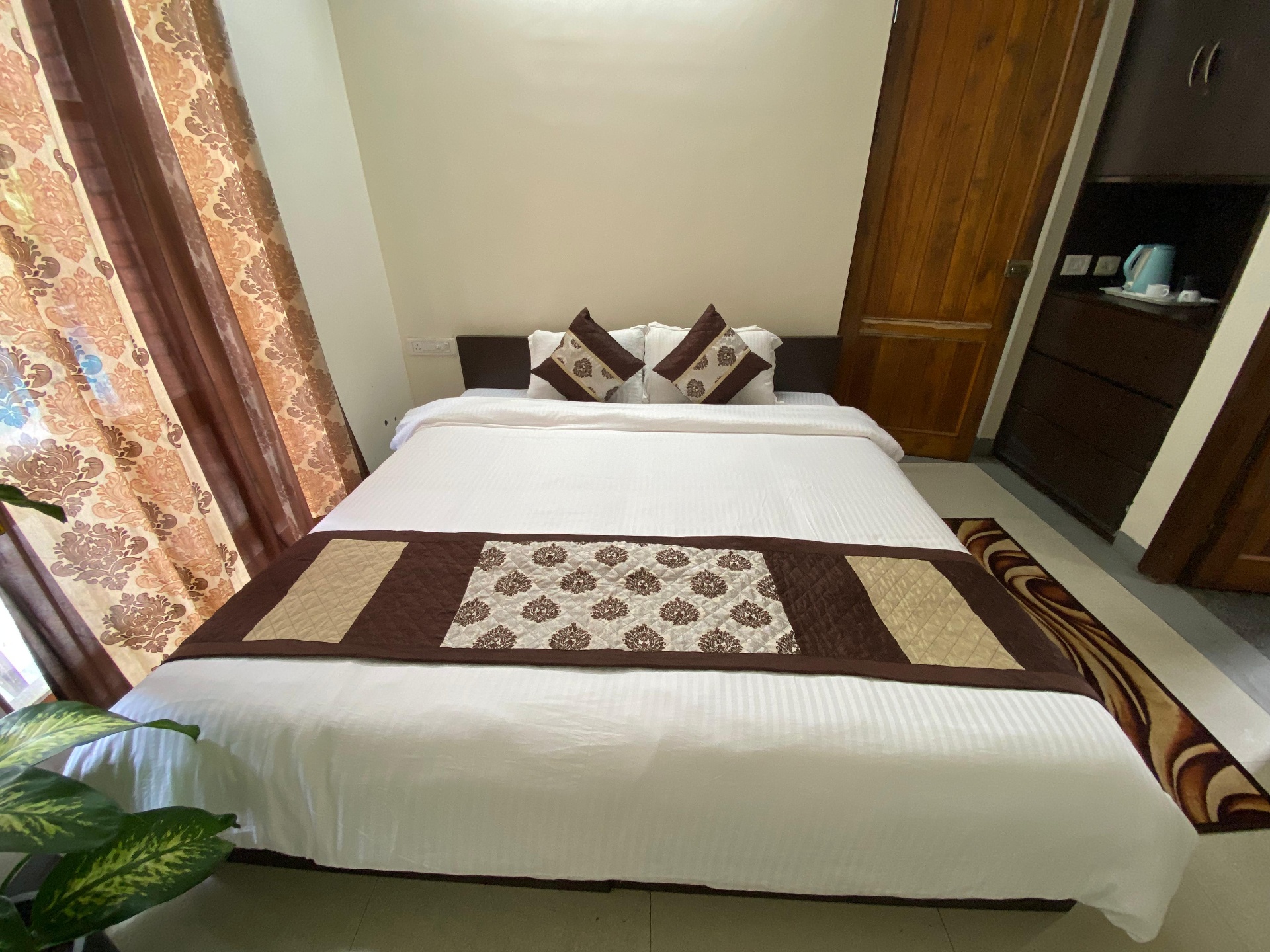 Second king suite dressed in ivory & espresso